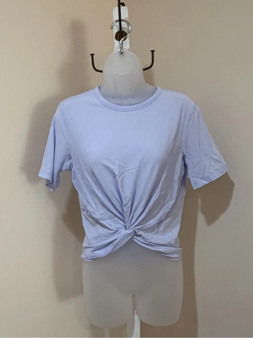NWOT LULULEMON CRESCENT TEE TWIST FRONT WAIST LENGTH TOP PASTEL BLUE  SIZE 4